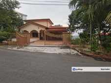Freehold Three Storey Bungalow For Sale