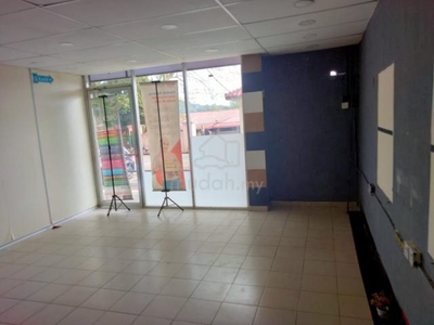 Ground floor shop/ shared office for rent