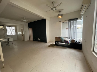 Partially Furnished Tropika D'alpinia Puchong 2stry Terrace