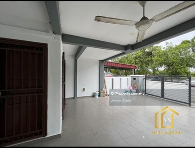 Bandar bukit raja1.5sty facing parking basic condition kitchen cabinet
