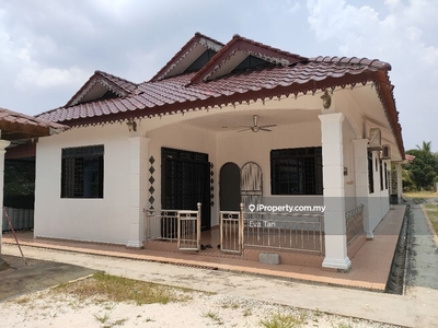Muar Serom Ledang bungalow house for rent