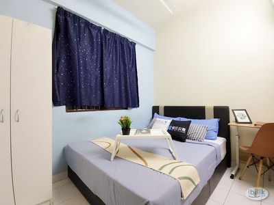 [Near MRT Mutiara Damansara] Fully-Furnished Middle Room with Aircond & Window for Rent at Pelangi Damansara