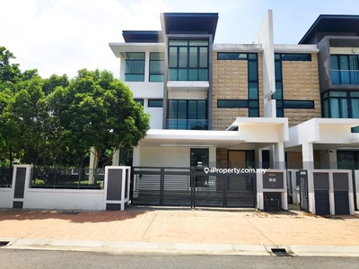 New 3 Storey Terrace house with lift for Sale under developer packages