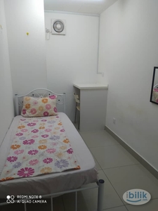 Nice Female Room at Trefoil Condominium, Setia Alam, Shah Alam (Nxt to Setia City Mall)