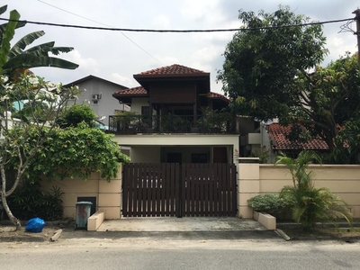 Luxurious 2storey bungalow in Jalan Maktab for sale!
