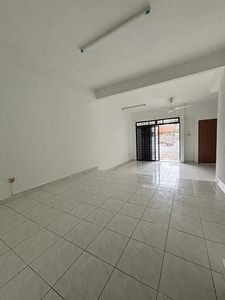 Bukit Mewah Double Storey House / Tampoi / Near Paradigm Mall / 4bed 3bath Partially Furnished