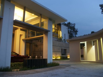 Luxury and Modern Contemporary Concept Bungalow Sh
