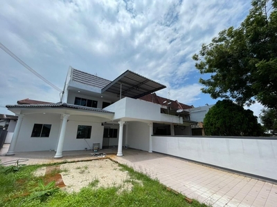 Taman Bukit Kempas, Double Storey Endlot with land For Sale