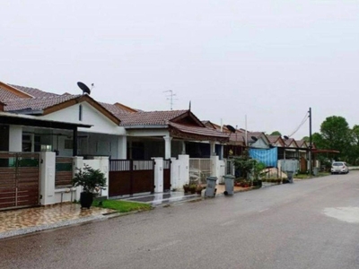 Taman Pulai Indah , Single Storey End Lot With Land For Sale