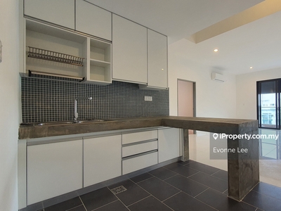 Tranquil living in a new contemporary 3-bedder