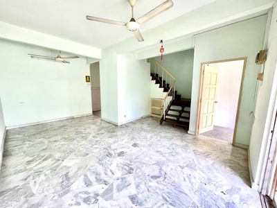 2 Storey USJ6 House for Rent ! Walk dist. to LRT & Taipan ! House Newly Painted !