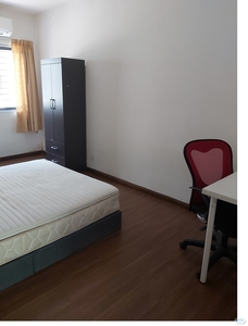 All Female House Middle Room( With Utility+24 Hrs Security) 15 Minutes to KL City Centre/Mid Valley/PJ at Dale, Lakefields , Sungai Besi