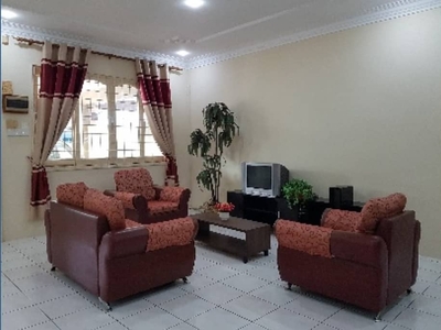 Double Storey Terrace Intermediate For Rent! Located at Kenny Hill near Swinburne