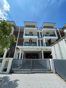 Fully Furnished Private Pool 3 Storey Reflexion Pool Villa Taman Nusaputra Timur Puchong For Sale