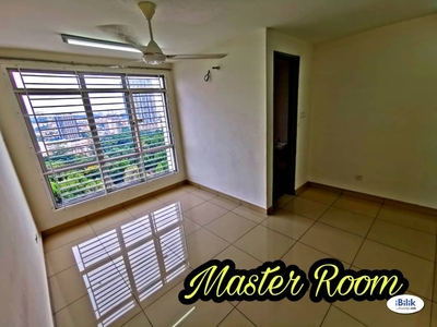 Master Room at Suasana Lumayan, Bandar Sri Permaisuri