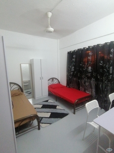 Shared Master Bedroom with Fully Furnished & Free Parking at Flat Bandar Bukit Puchong, Puchong