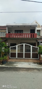 Dual Living Room Double Storey Taman Kinrara,Fully Extended