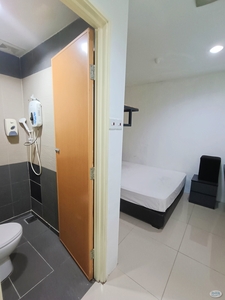 10 mins ‍♀️ LRT Kelana Jaya Master Room for Rent at SS6 Kelana Jaya