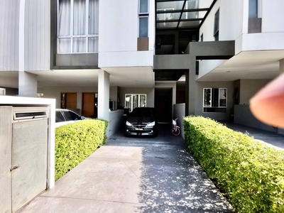2 Storey Town House, Tropicana Heights