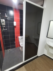 5 mins to Kelana Jaya LRT Station Room attach Private Toilet at SS4 Kelana Jaya