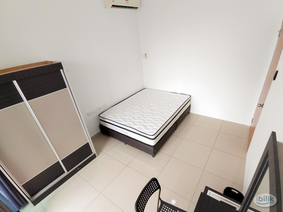 Medium Room with Balcony & A/C, Skyville 8 Benting, Old Klang Road near to KTM Petaling, easy Access to Pearl Point Mall, Kuchai, K88 Food Court