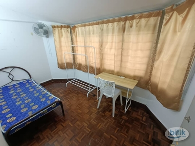 Low Deposit Room + Air-Cond near SS2 Murni and Public Bus Station