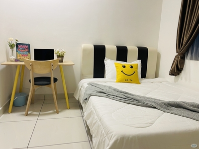 ⭐ Middle Bedroom B ⭐ ️ Cosy, & Relax Rooms For Rent @ 1 Tebrau Residence Johor Bahru - CIQ ️ (Ladies Only)