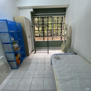 Middle Room To Let For Muslim Female @Bayu Tasik Condo