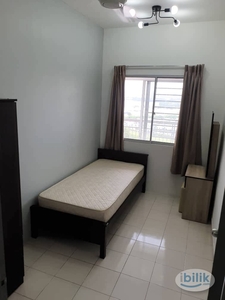 Nice small room in Female unit for rent at Residensi Laguna condo, Bandar Sunway