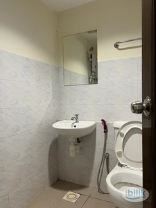 Only 5mins ‍♂️ Winnie Plaza, MRT Stadium ⭐️ Room attach Toilet at Kajang