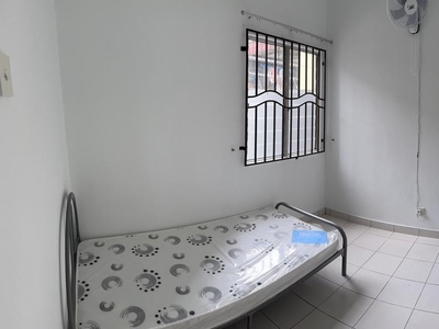 Room for rent Bandar Puteri Klang for rent
