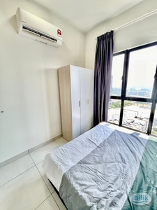 **short walk MRT Taman Connaught**✨Medium room with aircon and window
