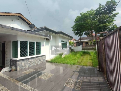 single storey bungalow at town area
