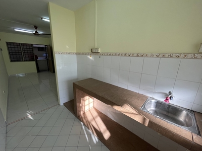 Desa satu apartment for sale in renovated ,freehold,kepong desa aman puri, tiles floor, kitchen top, new paint