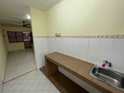 Desa satu apartment for sale in renovated ,tiles floor,kitchen top, freehold kepong desa aman puri