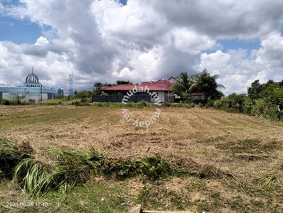 Tanah Lot Kediaman Luas Tepi Jalan di Pekan Kuala Nerang