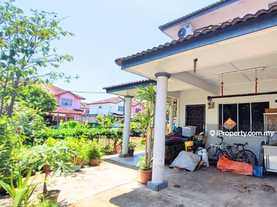 Big Land Corner House in Town Area. Welcome to view First