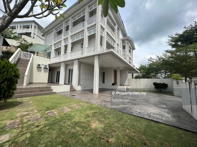 Colonial building 3 storey semid corner unit malay reserve for sale