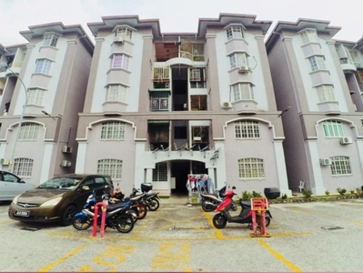 (PARKING IN FRONT OF THE HOUSE) *Ground Floor Pangsapuri Ruby,Seksyen U5 Shah Alam for Sale !!!*