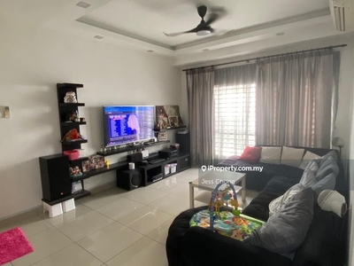 Upper unit townhouse for sell