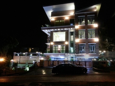3.5 Storey Bungalow House @ The Mines Resort City, Seri Kembangan