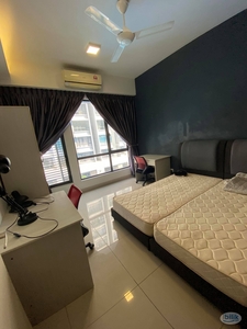 5 mins walk to KDU Glenmarie Inclusive all Utilities Free Wifi Free Cleaning Fully furnished Medium Room at Utropolis