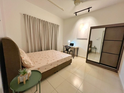 Cozy Newly Renovated and Fully Furnished Room - All Female Unit (Suriamas Condominium)