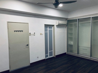 Bangsar Female Master room for rent