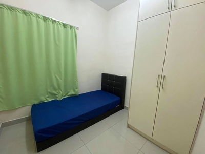 OUG PARKLANE OLD KLANG ROAD - Small room with One single Bed