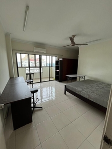 ⭐️PENT HOUSE Unit ⭐️- Fully Furnished Intermediate Master Room with balcony