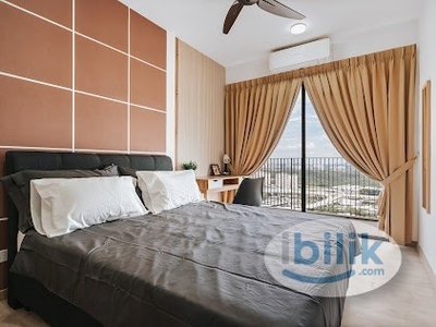 Promo Price for Fully Furnished Exclusive Middle Room with Balcony, near MRT