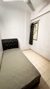 Small room to rent-Condominium Danau Murni