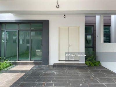 8 Residence Melaka Freehold 2.5 Terrace For Sale