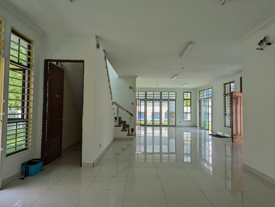 Bandar Kinrara BK6, Puchong Double storey Semi D landed house for Sales